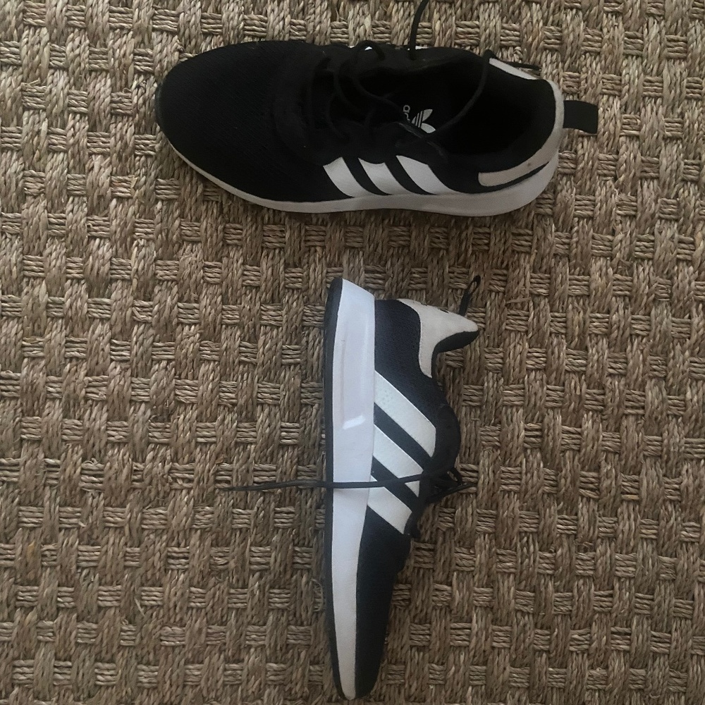 Adidas sneakers size 7 men's